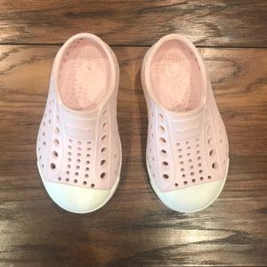 Light pink Native slip on’s Toddler C5